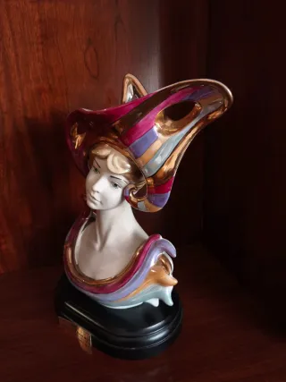 Busto de porcelana Turís
