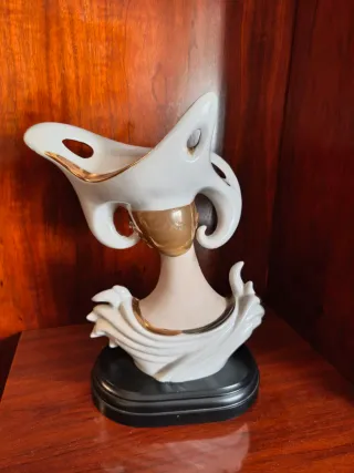 Busto de porcelana Turís