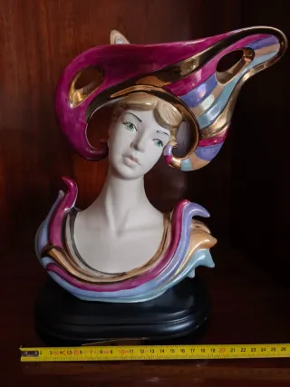 Busto de porcelana Turís