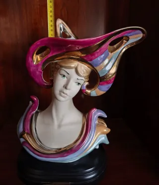 Busto de porcelana Turís