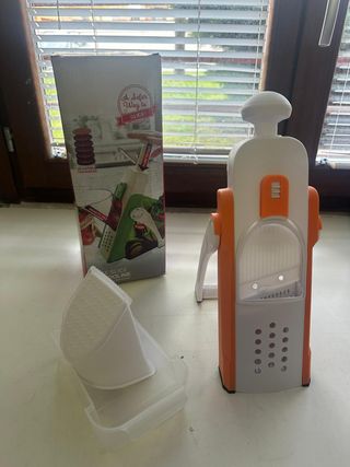 Affettatrice verdure manuale con contenitore