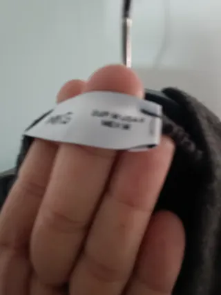 Consegna di abbigliamento da donna taglia M, vestiti, maglioni