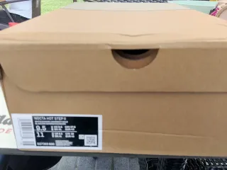 Nike Zapatillas Blancas y Plateadas Modelo Nocta