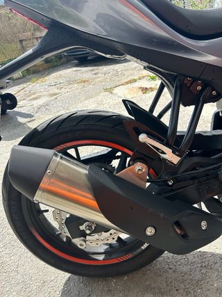 QJ Motor 125 SRK S Naked Negra/Naranja