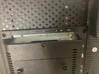 Televisor Nevir con pantalla rota