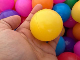 700 unds-  Bolas de colores para piscina