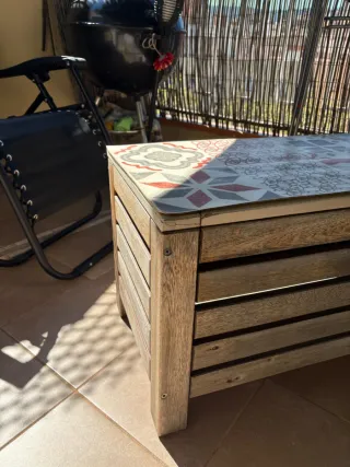 Tavolo ausiliario in legno per esterni Nämmarö