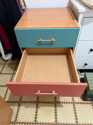 Cajonera de madera y plástico