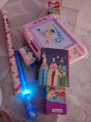 Lote Juguetes Niños: Pizarra, Juego Parchís, Varit