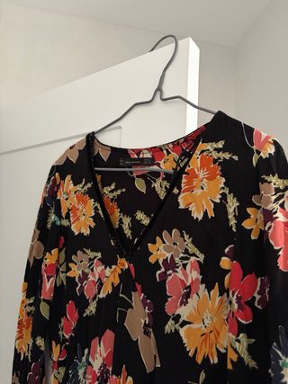 Vestido midi floral Zara