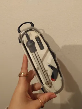 Compás escolar con estuche.