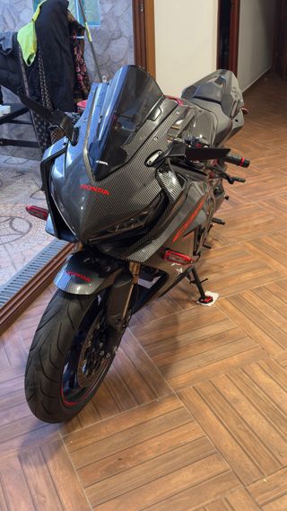Honda CBR 650R Negra