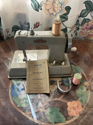 Máquina de coser miniatura Eureka