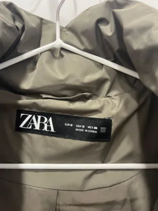 Cazadora acolchada Zara verde oliva Talla XS