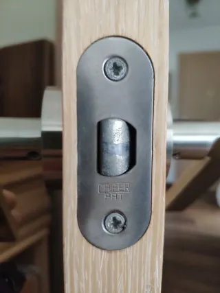 Juego de Manillas, picaportes y soportes.