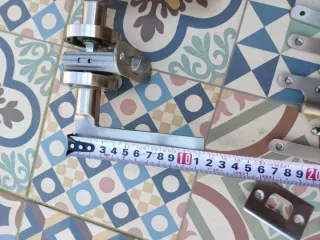 Juego de Manillas, picaportes y soportes.