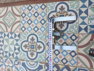 Juego de Manillas, picaportes y soportes.