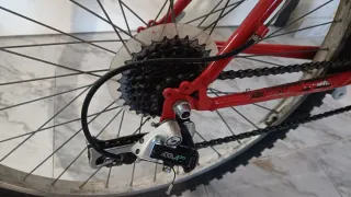 Bicicleta Montana Negra y Roja