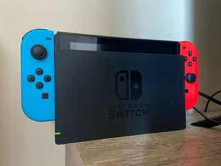 Nintendo Switch V2 (XKJ) + Accesorios