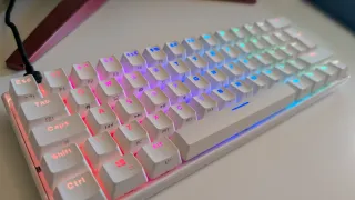 Teclado Mecánico 60% Blanco Switches Rojos