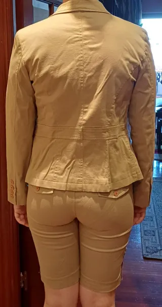 Traje chaqueta y pantalón corto mujer