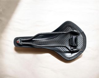 Sillín FIZIK Antares R1 Braided Carbon