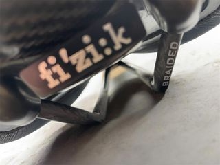 Sillín FIZIK Antares R1 Braided Carbon