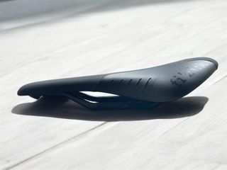 Sillín FIZIK Antares R1 Braided Carbon