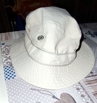 Lote 4 bufandas (1 roja tejida) y sombrero nuevo