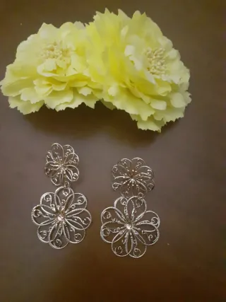 Vestido Flamenca con Flores y pendientes, Amarillo