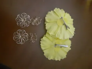 Vestido Flamenca con Flores y pendientes, Amarillo