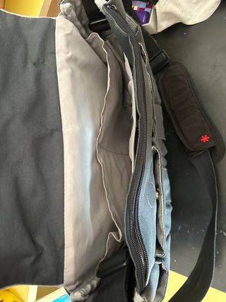 Bolso Pañalera Skip Hop Gris