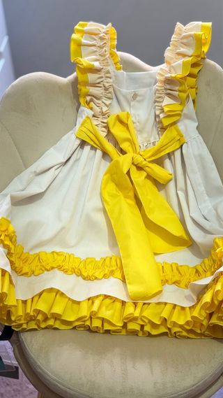 Vestido niña volantes amarillo y beige