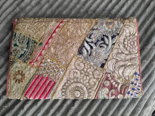 Bolso de mano étnico con monedas