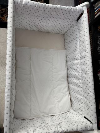 Minicuna bebé con estrellas