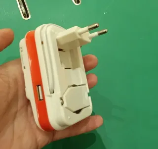 Cargador Universal LCD Baterías