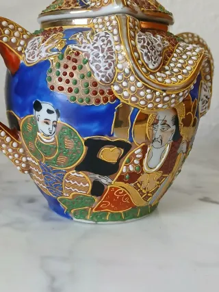 Tetera de porcelana japonesa