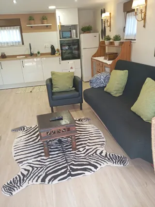 Poltrona nera in pelle nuova