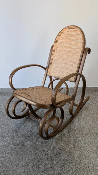 Pareja de mecedoras estilo Thonet - Madera y ratán