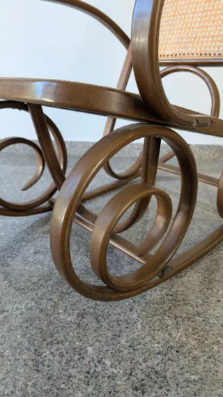 Pareja de mecedoras estilo Thonet - Madera y ratán