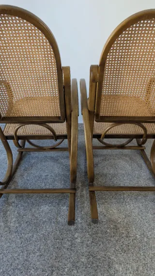 Pareja de mecedoras estilo Thonet - Madera y ratán