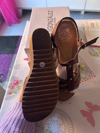 Sandalias cuña Tino González marrones nuevas
