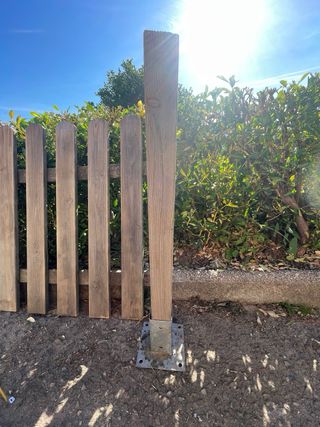 Valla de madera rústica para jardín