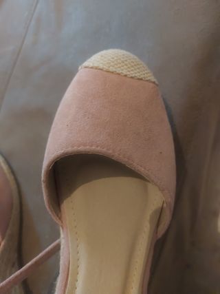 Zapatos cuña rosa y beige