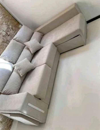 Sofás chaise longue con puffs y cojines