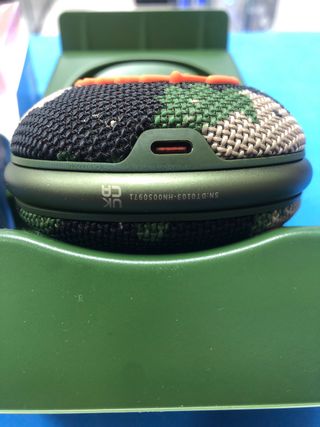 Altavoz JBL Clip 4 Camuflaje
