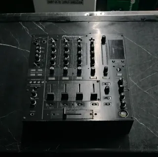 Mesa de mezclas DJ Pioneer DJM-800 buen estado