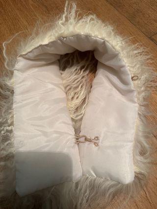 Cuello de pelo de oveja beige