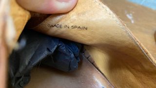 Zapatos de cuero marrones con bordado