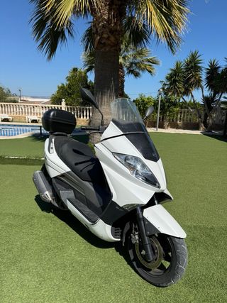 Moto Maxi Scooter 125cc Blanca